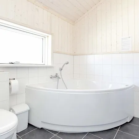 Four-bedroom Holiday In 3