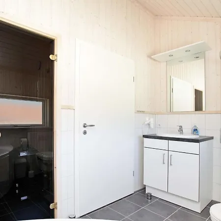 Four-bedroom Holiday In 3 *